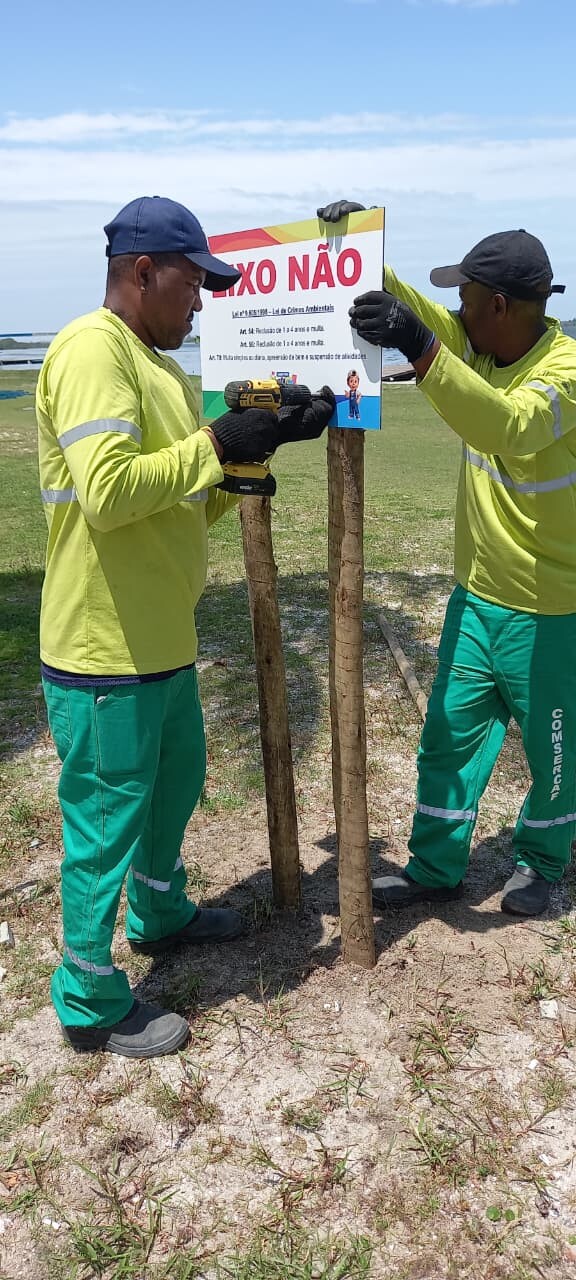Programa ‘Cabo Frio Educada’ instala sinalização contra descarte de lixo na orla da Praia do Siqueira (4)