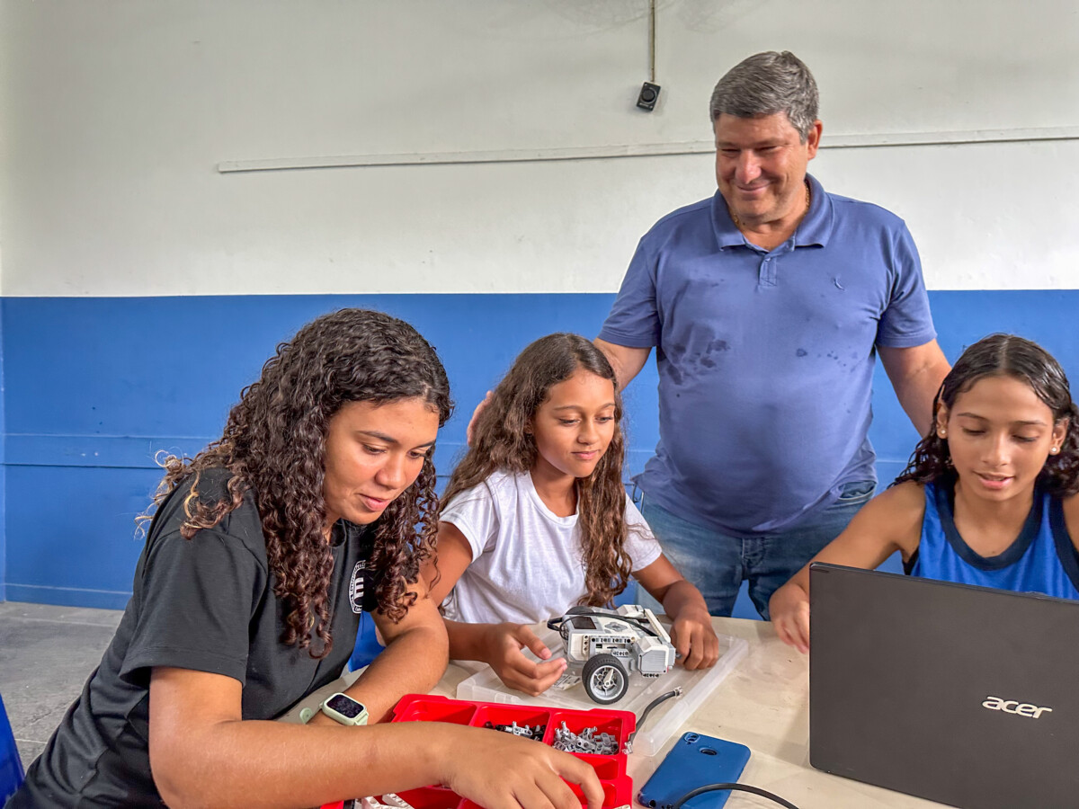 Educação tecnológica avança com certificação de alunos da robótica itinerante (10)