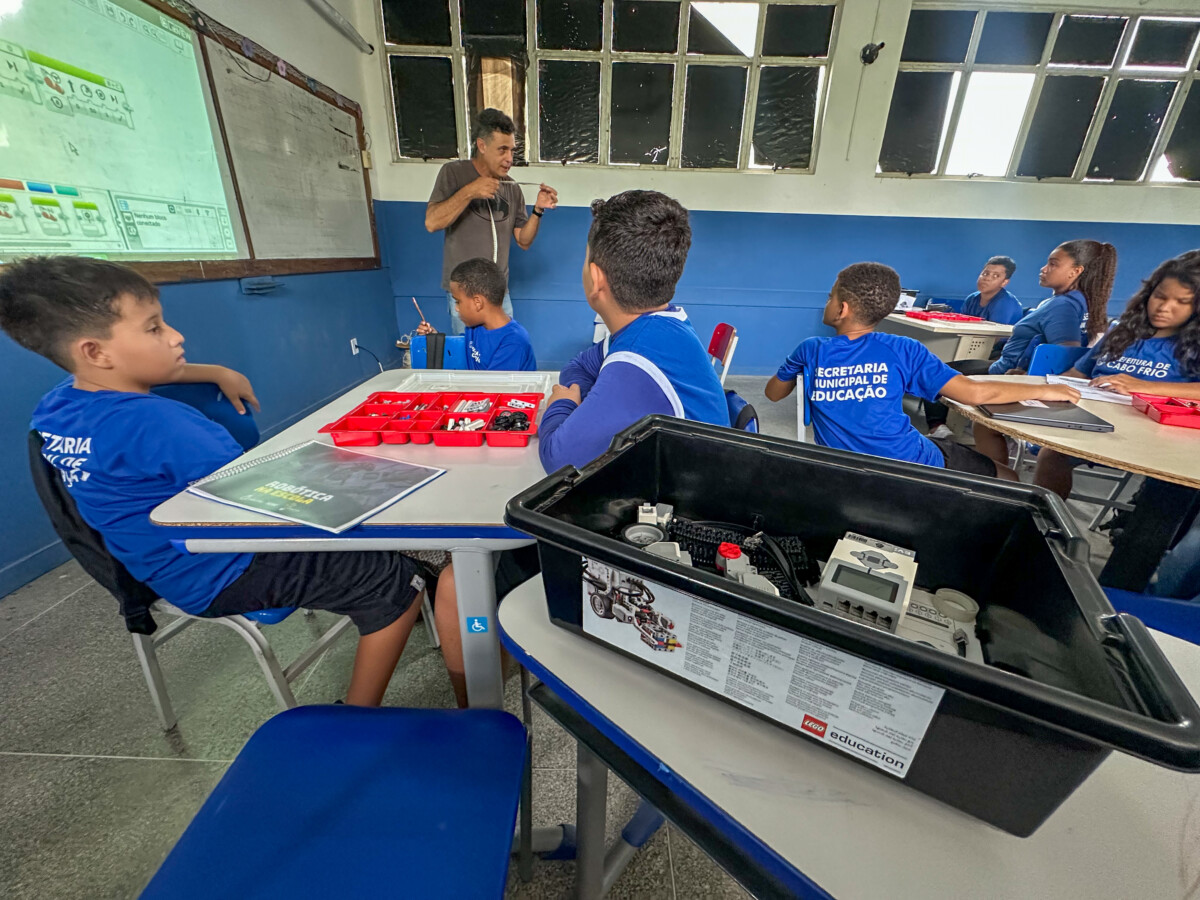 Educação tecnológica avança com certificação de alunos da robótica itinerante (7)
