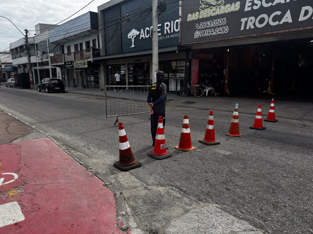 Prefeitura de Cabo Frio realiza obra emergencial na Avenida Joaquim Nogueira, em São Cristóvão IMG 3278 1 1024x768