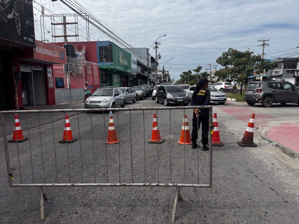 Prefeitura de Cabo Frio realiza obra emergencial na Avenida Joaquim Nogueira, em São Cristóvão IMG 3279 1024x768