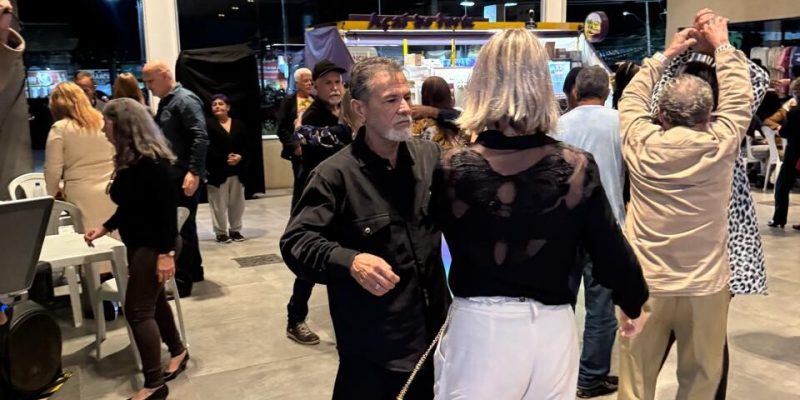 Baile da Melhor Idade agita Tamoios2