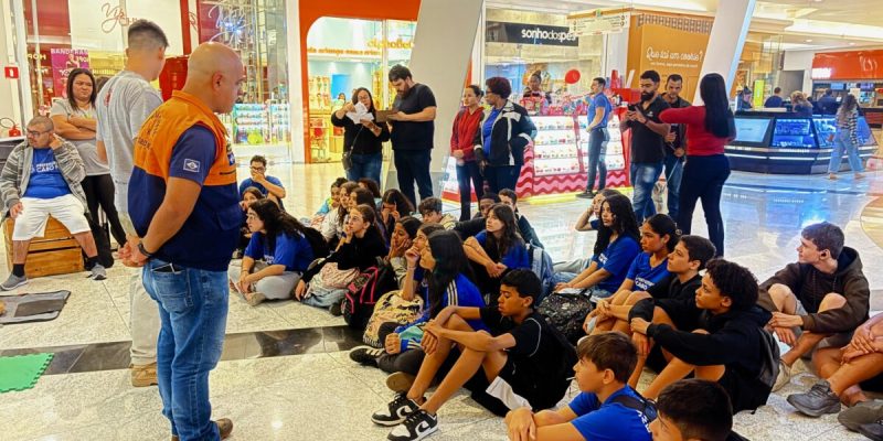 Defesa Civil de Cabo Frio e Projeto 'Dicas que salvam vidas' capacitam alunos sobre reanimação cardiopulmonar (9)