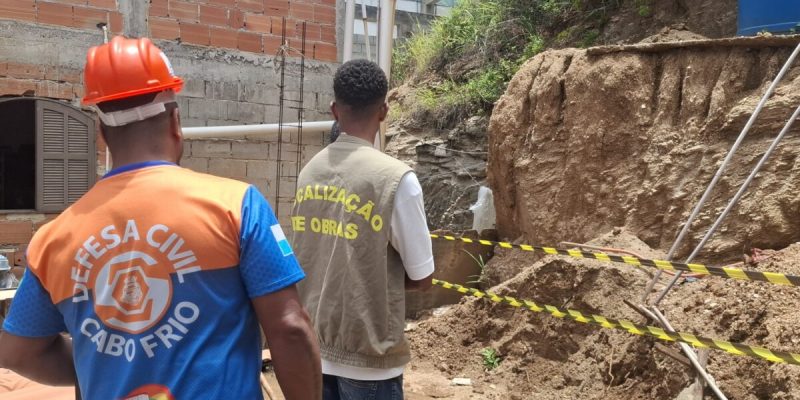 Operação conjunta reforça combate a construções irregulares no Morro do Telégrafo em Cabo Frio (3)