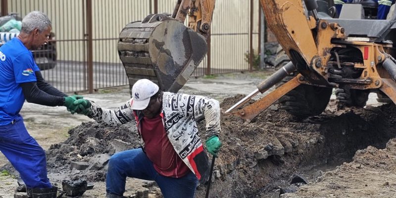 Prefeitura de Cabo Frio avança com as obras de recuperação de drenagem e substituição de manilhas na Rua Silex, no bairro Portinho 4