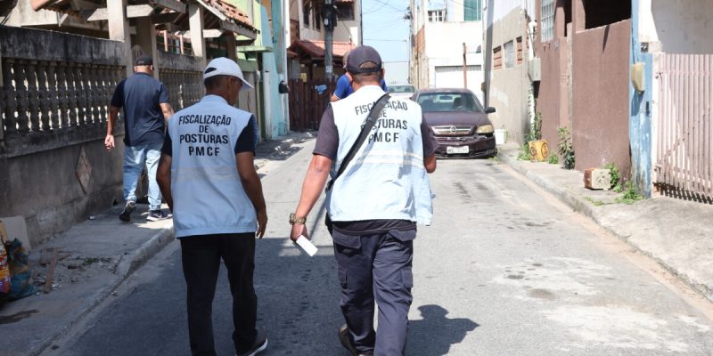 Prefeitura de Cabo Frio realiza fiscalização de veículos abandonados no bairro Peró (5)