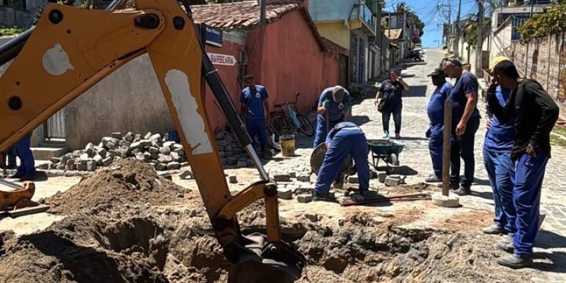 Prefeitura de Cabo Frio realiza manutenção na Rua Dimas Teixeira, no Jardim Esperança