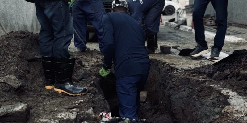 Prefeitura de Cabo Frio realiza substituição de manilha e reforça sistema de drenagem na Rua Leblon, no Itajuru 2