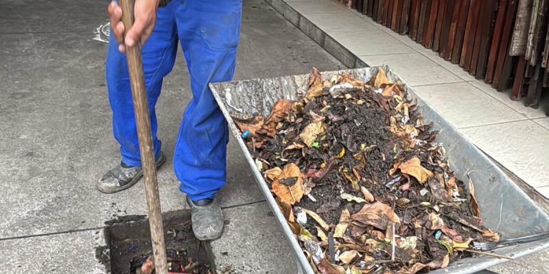 Prefeitura de Cabo Frio retira 13 toneladas de resíduos na Praça da Cidadania (3)