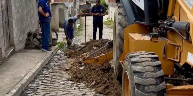 Sistema de drenagem na Rua Clara Nunes
