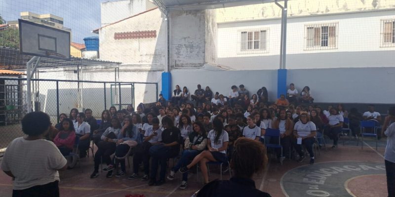 Patrulha Maria da Penha realiza palestra em escolas sobre o combate à violência contra a mulher